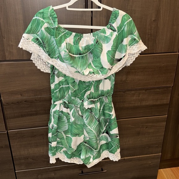 Green Leaf Print Romper with Lace Trim - Picture 5 of 8